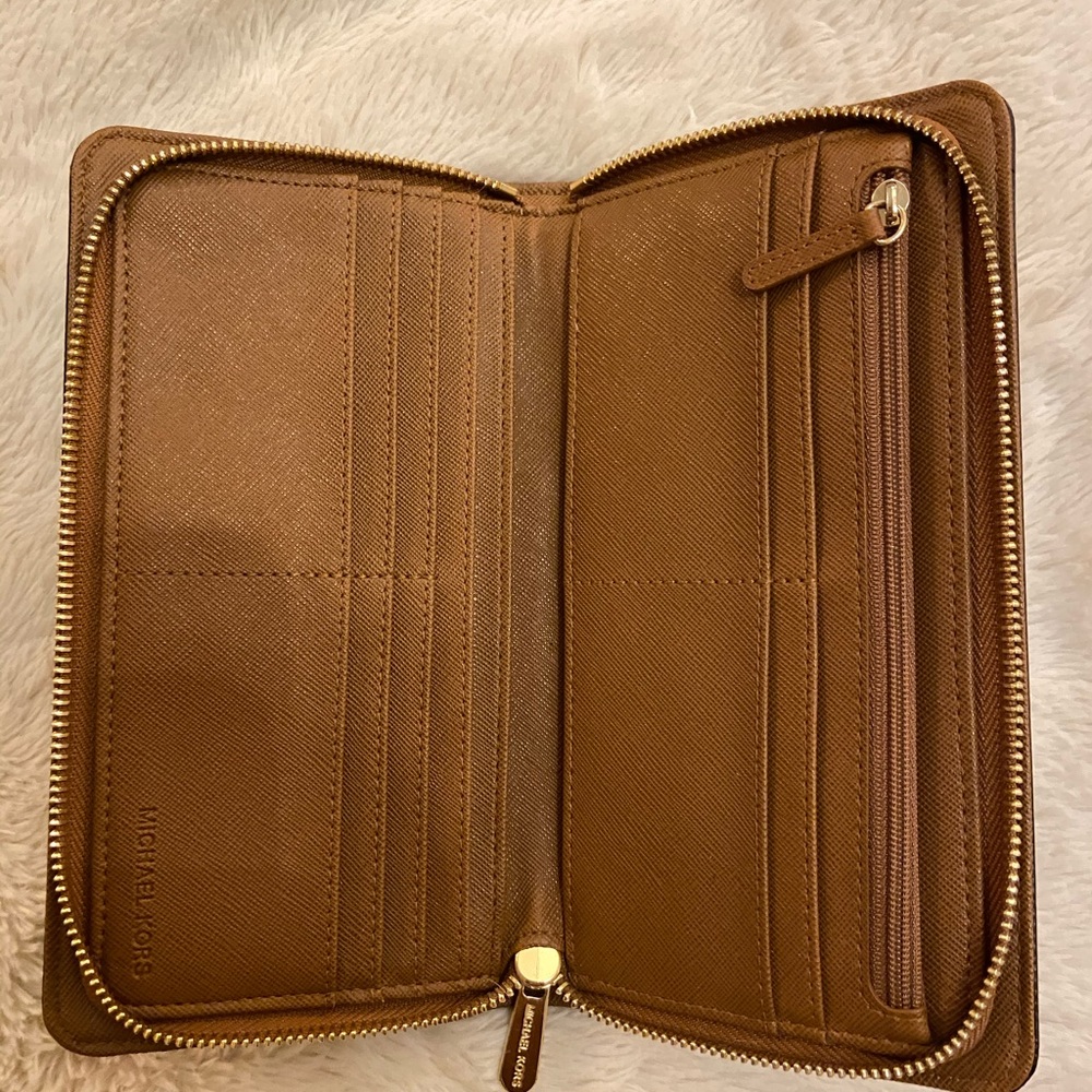 Michael Kors Wallet - White - Picture 2 of 2